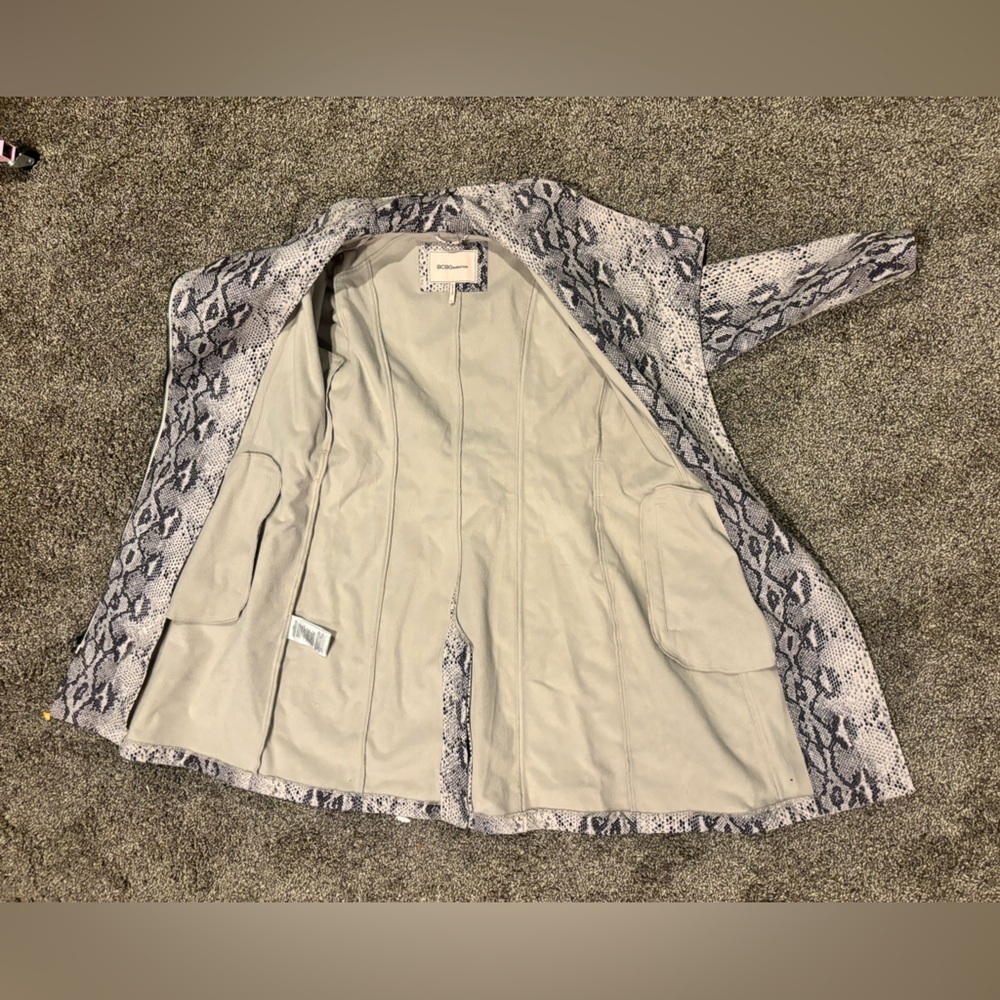 BCBGeneration lightweight Snake print trench coat… - image 8